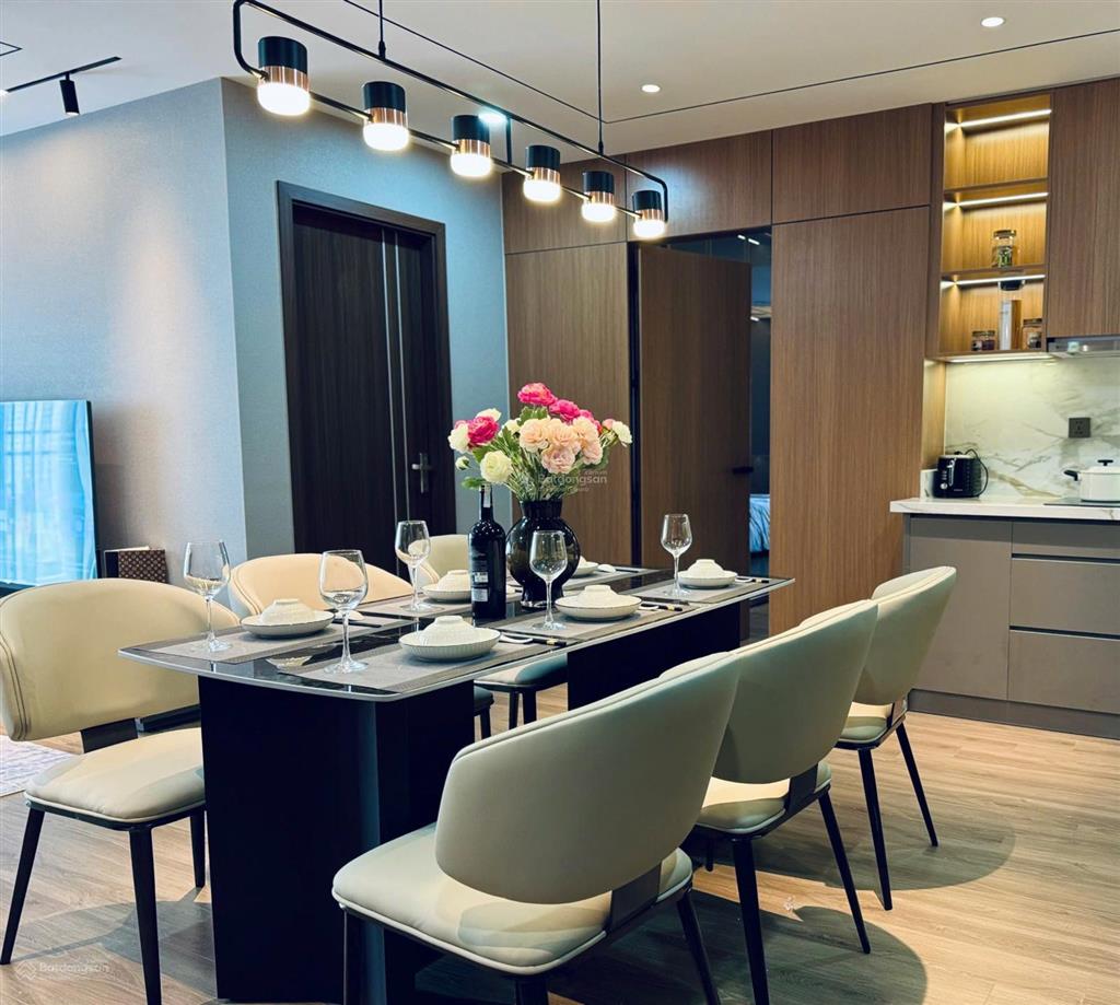 Chính chủ bán ch 2pn2wc, dt 78m2, toà goldsilk complex, ban công đn, giá 5,9 tỷ,  0523 681 ***