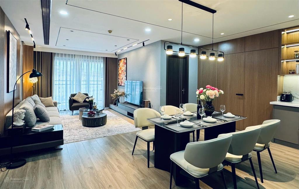 Chính chủ bán ch 2pn2wc, dt 78m2, toà goldsilk complex, ban công đn, giá 5,9 tỷ,  0523 681 ***