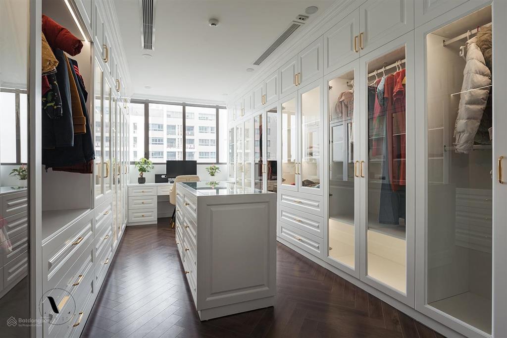 Chính chủ bán ch 3pn2wc, căn 01, căn góc, dt 111m2, sẵn sổ, nội thất mới , tôi 0523 681 ***