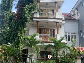 Cực phẩm biệt thự mini gần đại học văn lang (6x17m)  2 tầng + sân vườn & hẻm to xe hơi vào tận nhà
