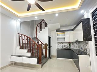 Trung tâm phường long biên  nhà mới  ô tô đỗ cổng  mặt tiền rộng  tiện ích