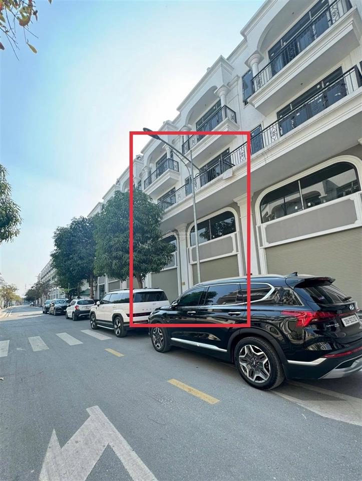 View quảng trường và chung cư,hướng đông bắc mát mẻ,giá tốt nhất dự án!nhỉnh 11 tỉ