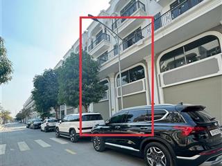 View quảng trường và chung cư,hướng đông bắc mát mẻ,giá tốt nhất dự án!nhỉnh 11 tỉ