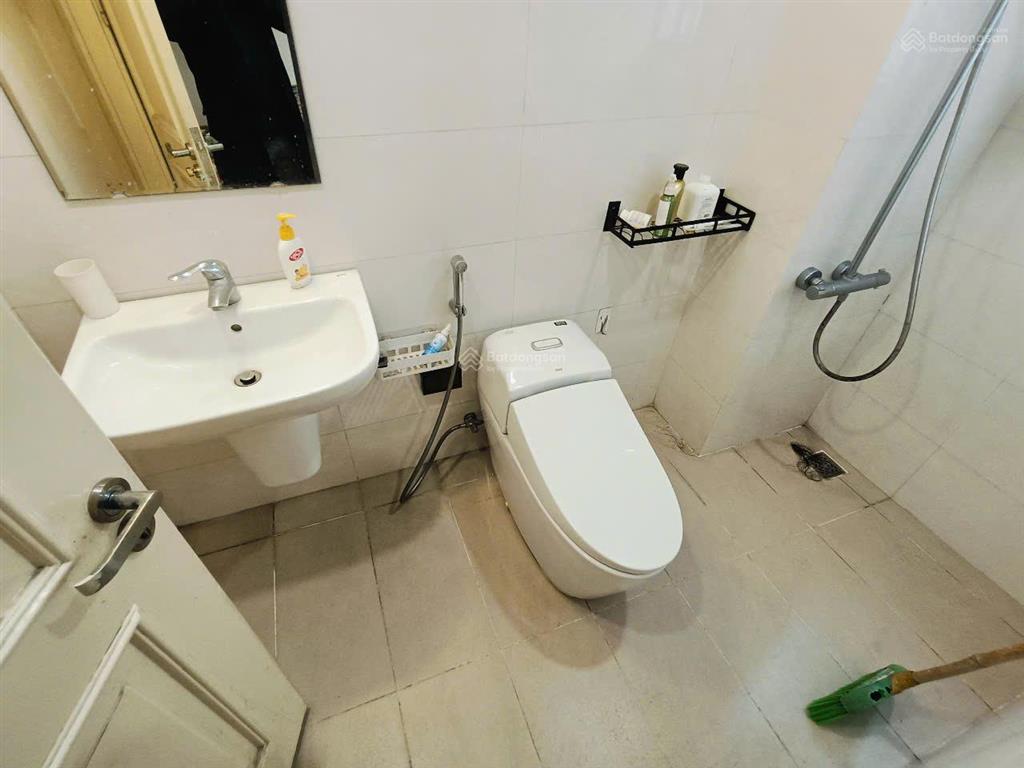 Cho thuê nhà riêng tại nguyễn tuân, thanh xuân dt 80m2, mt 6m có thang máy, 80m2, view đẹp, giá tốt