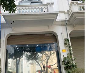Cho thuê nhà mp dịch vọng hậu, cầu giấy, hà nội. dt 100m2x7t, mt 6m, nhà đẹp, thang máy, giá 70 tr