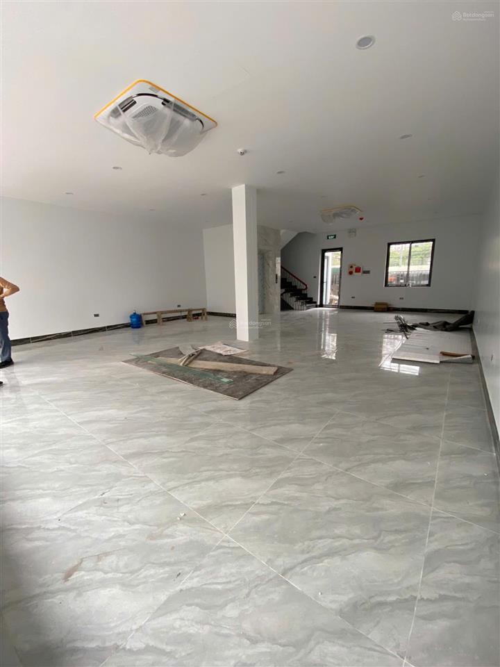 Cho thuê nhà liền kề ở tp giao lưu, phạm văn đồng, hà nội. dt 128m2x6t, mt 8m, giá 65 triệu.