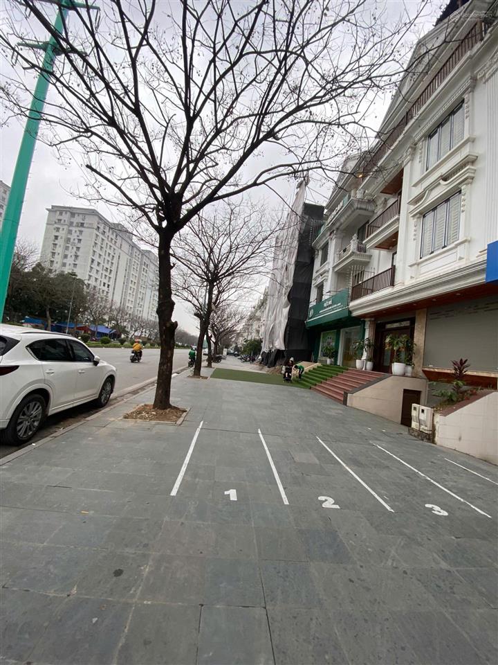 Cho thuê nhà liền kề ở tp giao lưu, phạm văn đồng, hà nội. dt 128m2x6t, mt 8m, giá 65 triệu.