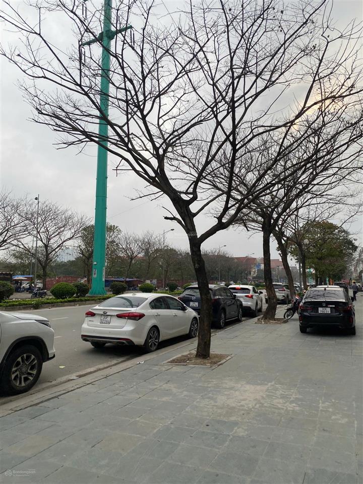 Cho thuê nhà liền kề ở tp giao lưu, phạm văn đồng, hà nội. dt 128m2x6t, mt 8m, giá 65 triệu.