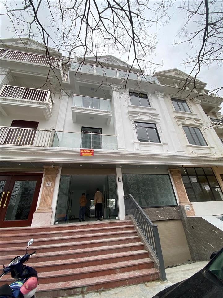 Cho thuê nhà liền kề ở tp giao lưu, phạm văn đồng, hà nội. dt 128m2x6t, mt 8m, giá 65 triệu.