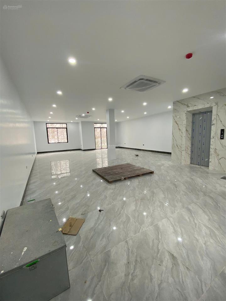 Cho thuê nhà liền kề ở tp giao lưu, phạm văn đồng, hà nội. dt 128m2x6t, mt 8m, giá 65 triệu.