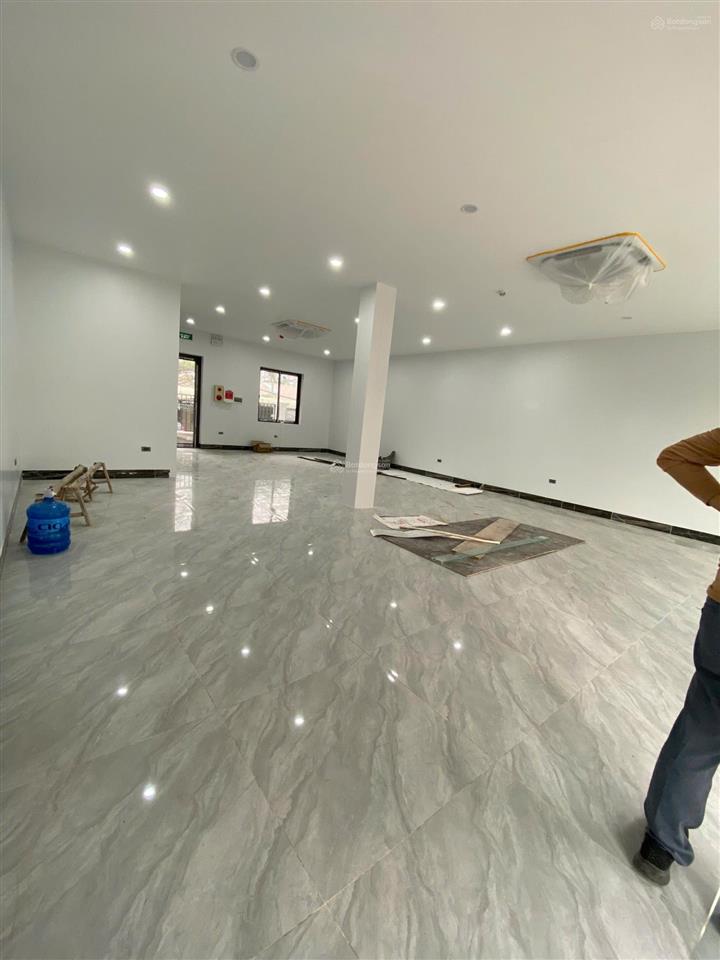 Cho thuê nhà liền kề ở tp giao lưu, phạm văn đồng, hà nội. dt 128m2x6t, mt 8m, giá 65 triệu.