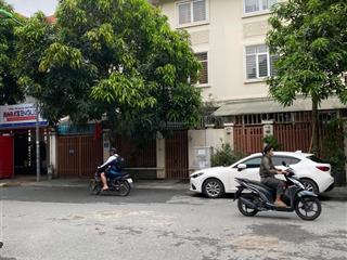 Cho thuê biệt thự 160m2 x 3 tầng, giá 33 triệu vnd tại làng việt kiều châu âu, hà đông, hà nội.