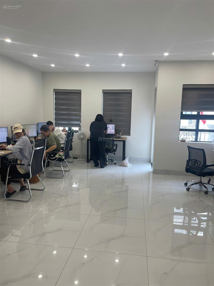 Cho thuê bt 70m2, giá 35 triệu tại hàm nghi, cầu diễn, nam từ liêm, hà nội. nhà đẹp, thông sàn
