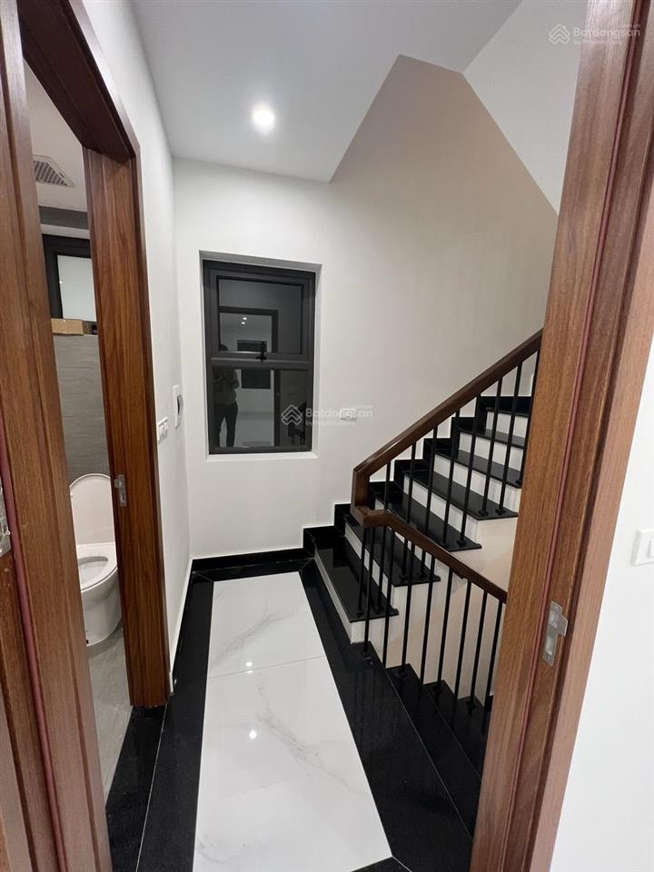 Cho thuê bt 70m2, giá 35 triệu tại hàm nghi, cầu diễn, nam từ liêm, hà nội. nhà đẹp, thông sàn