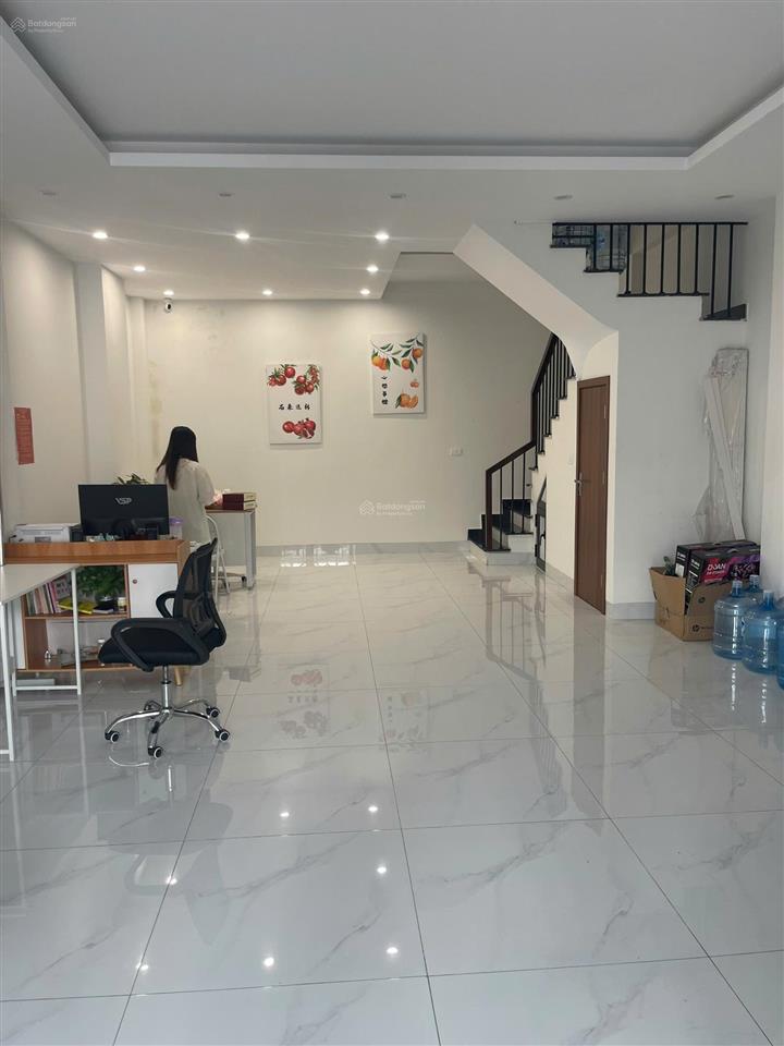 Cho thuê bt 70m2, giá 35 triệu tại hàm nghi, cầu diễn, nam từ liêm, hà nội. nhà đẹp, thông sàn