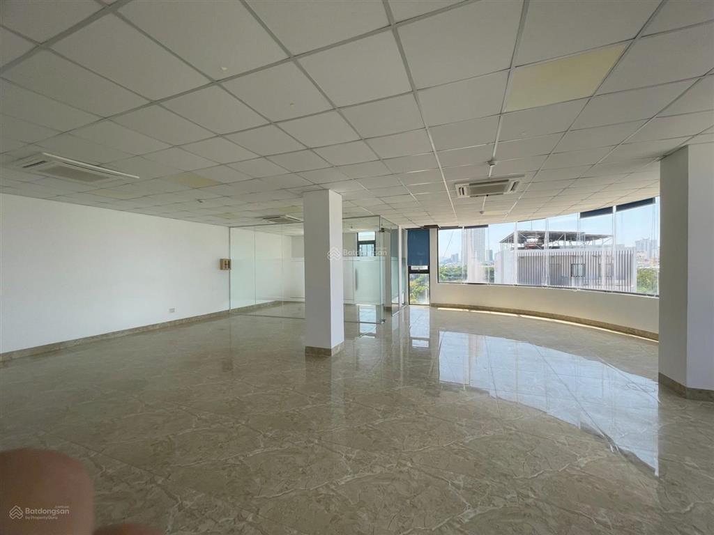 Văn phòng 30  60 người gần sân bay, miễn phí làm ngoài giờ, miễn phí bãi xe