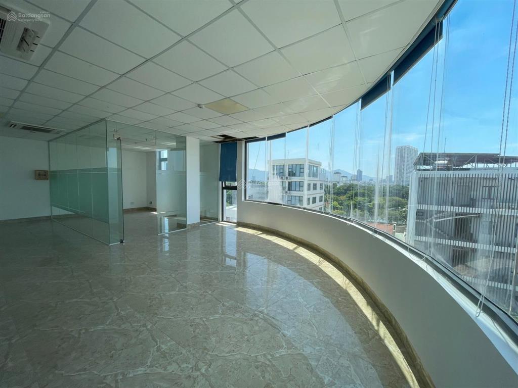 Văn phòng 30  60 người gần sân bay, miễn phí làm ngoài giờ, miễn phí bãi xe