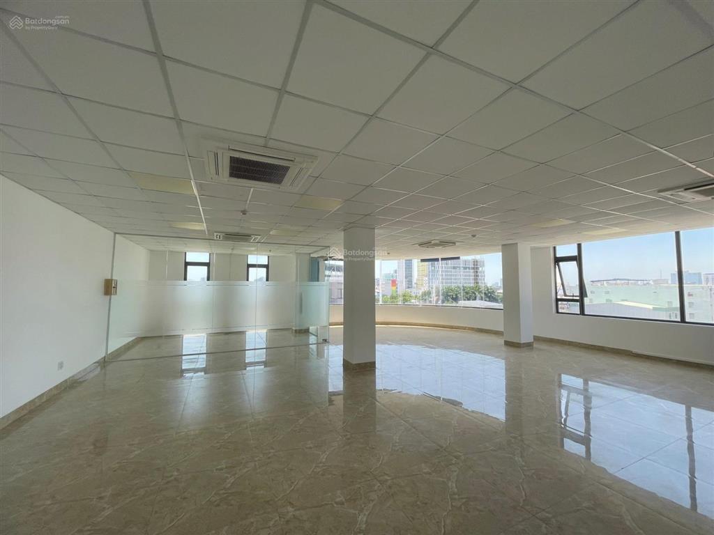 Văn phòng 30  60 người gần sân bay, miễn phí làm ngoài giờ, miễn phí bãi xe