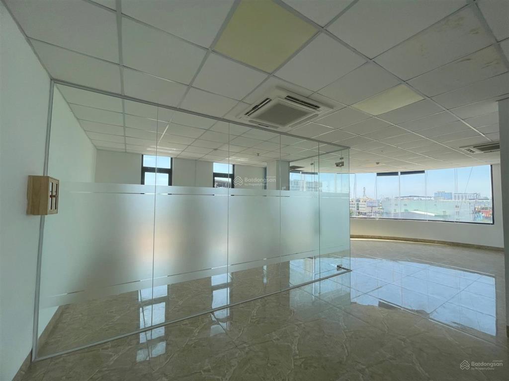 Văn phòng 30  60 người gần sân bay, miễn phí làm ngoài giờ, miễn phí bãi xe