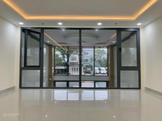 Văn phòng 7 tầng đường xuân thủy  có thang máy, giá chỉ 65 triệu/tháng