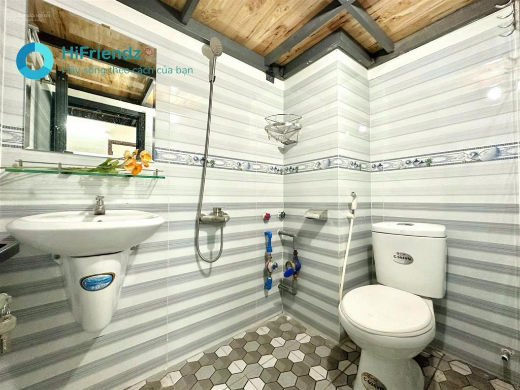 Phòng có gác, sẵn nội thất cửa sổ thoáng ở bình long, lê văn quới gần ngã 4 bốn xã