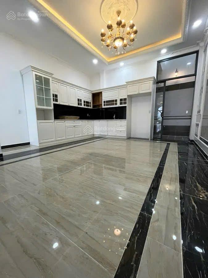 Cần bán. gấp nhà phố. trong khu. dân cư cao. cấp  đang cho thuê tạm. giá 7,5 tỷ