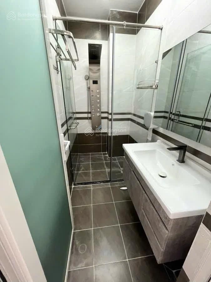 Cần bán. gấp nhà phố. trong khu. dân cư cao. cấp  đang cho thuê tạm. giá 7,5 tỷ