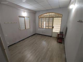 Không chung chủ  phòng mới sơn, wc riêng, 25m2, cửa sổ, ban công rộng, rất thoáng, lê văn sỹ q3