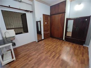 Chính chủ  phòng vừa làm mới (riêng biệt, 18m2) có cửa sổ, thông thoáng, khu lê văn sỹ, quận 3