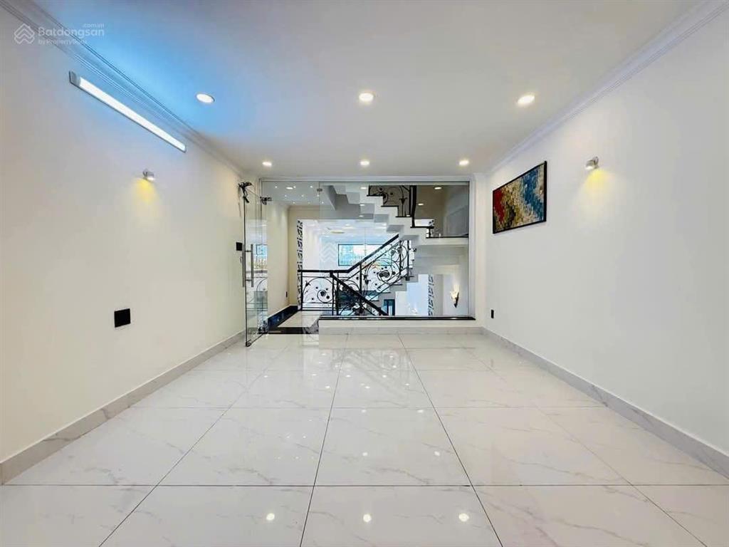 Nhà hẻm thông 8m, dương quảng hàm phường 5, gần tòa án 4x20m 4 lầu 5 phòng 5wc =22 triệu