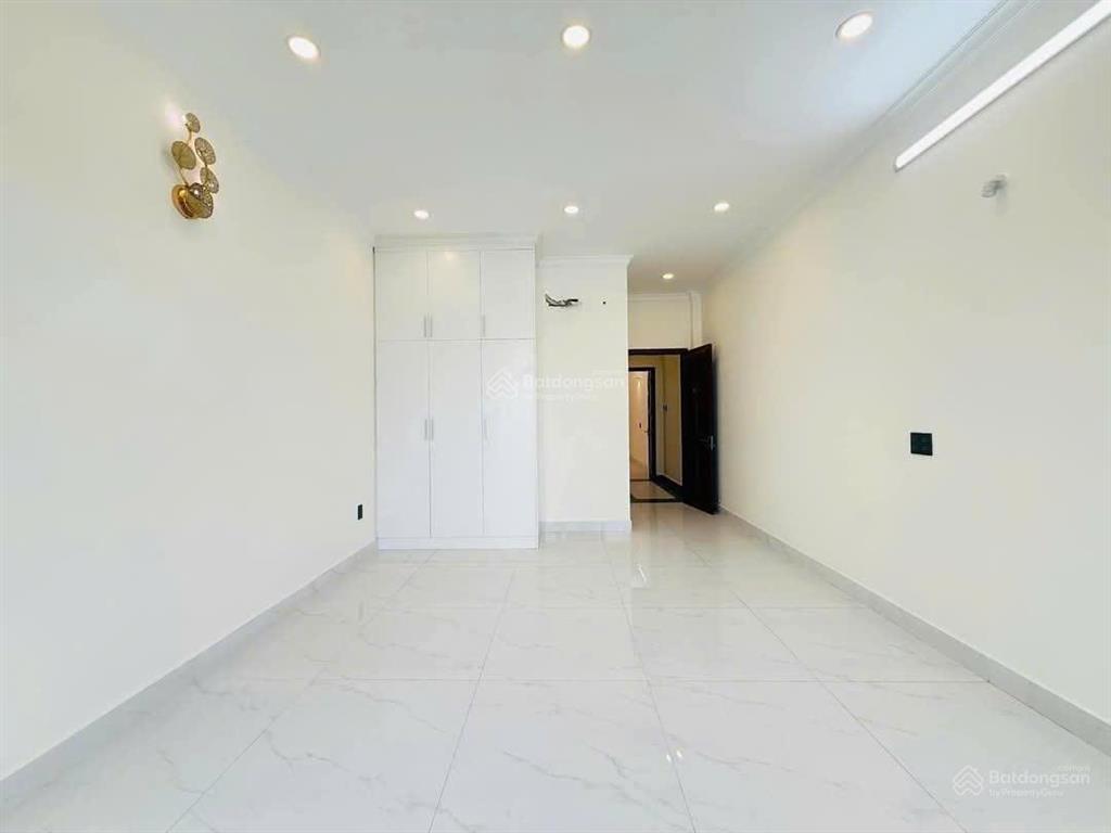 Nhà hẻm thông 8m, dương quảng hàm phường 5, gần tòa án 4x20m 4 lầu 5 phòng 5wc =22 triệu