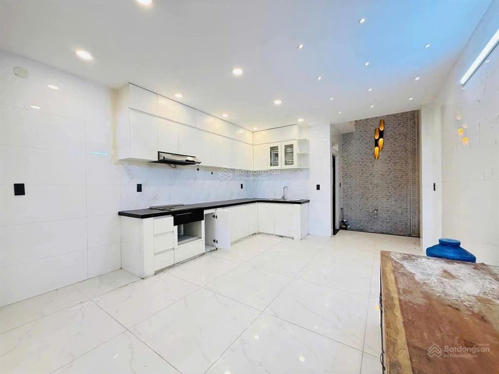 Nhà hẻm thông 8m, dương quảng hàm phường 5, gần tòa án 4x20m 4 lầu 5 phòng 5wc =22 triệu