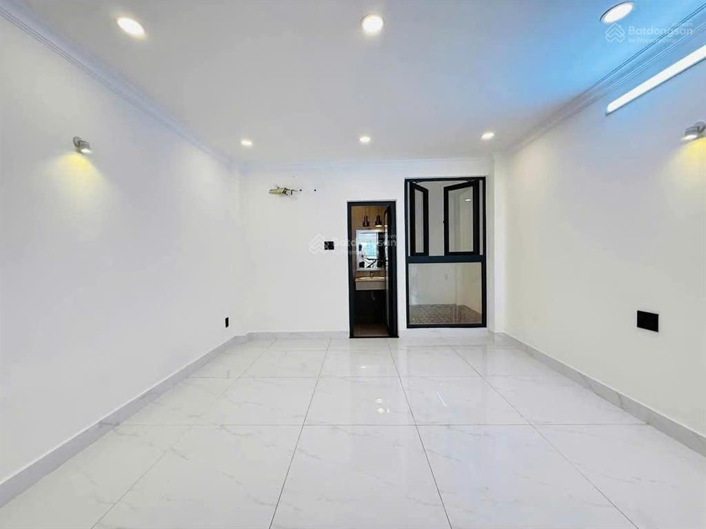 Nhà hẻm thông 8m, dương quảng hàm phường 5, gần tòa án 4x20m 4 lầu 5 phòng 5wc =22 triệu