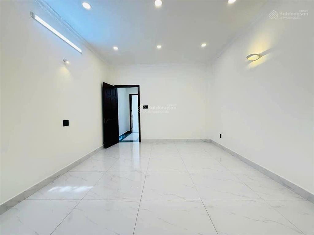 Nhà hẻm thông 8m, dương quảng hàm phường 5, gần tòa án 4x20m 4 lầu 5 phòng 5wc =22 triệu