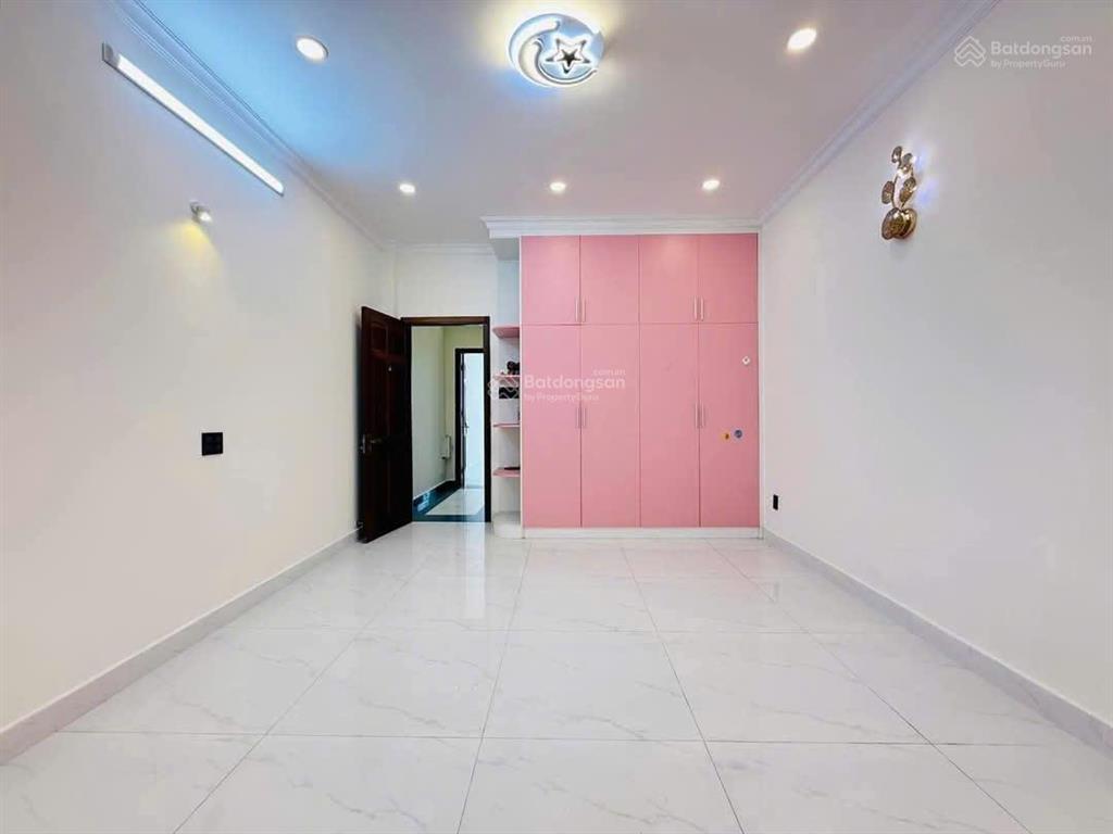 Nhà hẻm thông 8m, dương quảng hàm phường 5, gần tòa án 4x20m 4 lầu 5 phòng 5wc =22 triệu