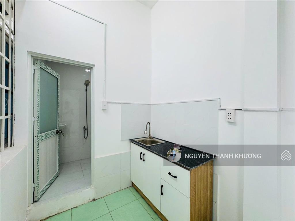 Cho thuê phòng căn hộ dịch vụ 30m2 ( sẵn máy lạnh ) ngay công viên làng hoa