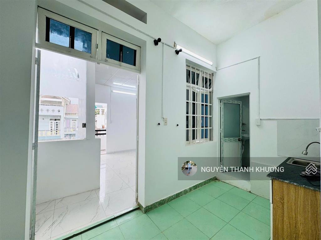 Cho thuê phòng căn hộ dịch vụ 30m2 ( sẵn máy lạnh ) ngay công viên làng hoa