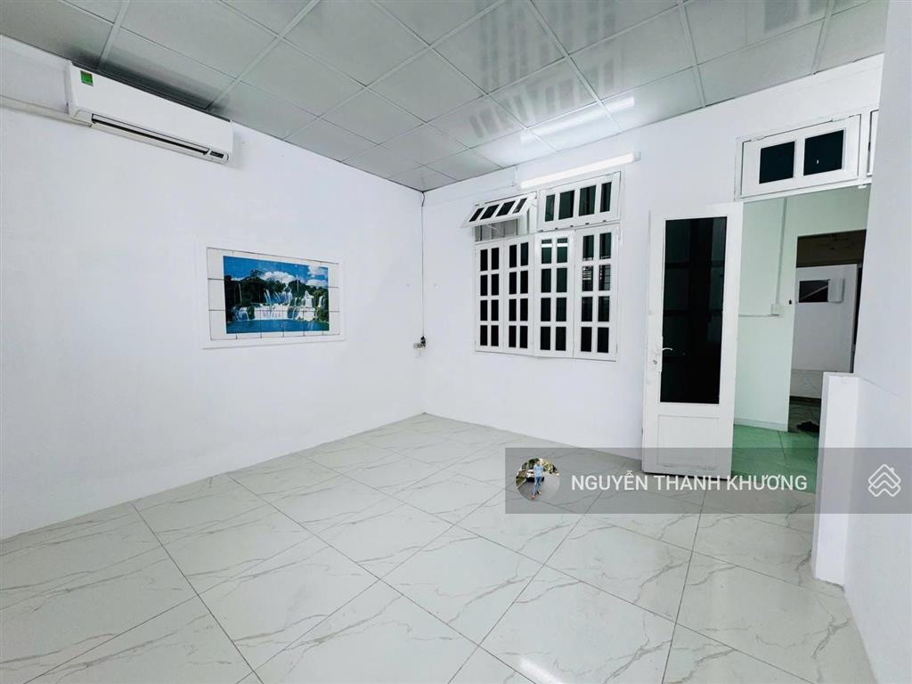 Cho thuê phòng căn hộ dịch vụ 30m2 ( sẵn máy lạnh ) ngay công viên làng hoa