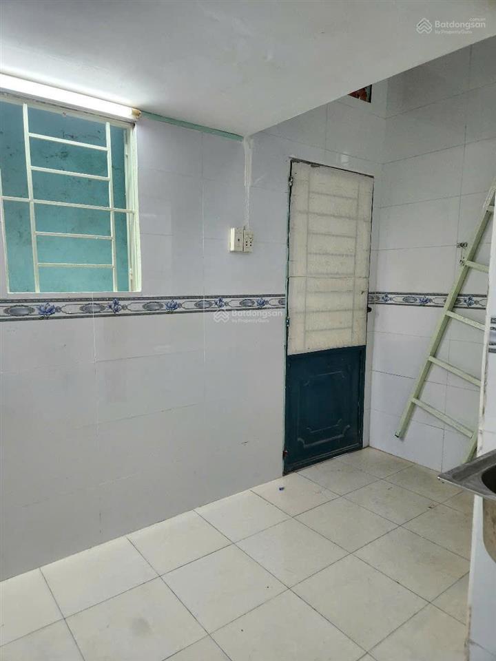 Chính chủ cho thuê phòng trọ 20m2.giá 2,5tr/ tháng.đường tân hòa đông.p14q6. 0918 410 ***.