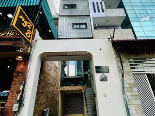 Bán nhà mặt tiền ngay phan đăng lưu . 95m2,ngang 6.5mx18m. giá 18 tỷ 300 triệu. 5 tầng .mới xây