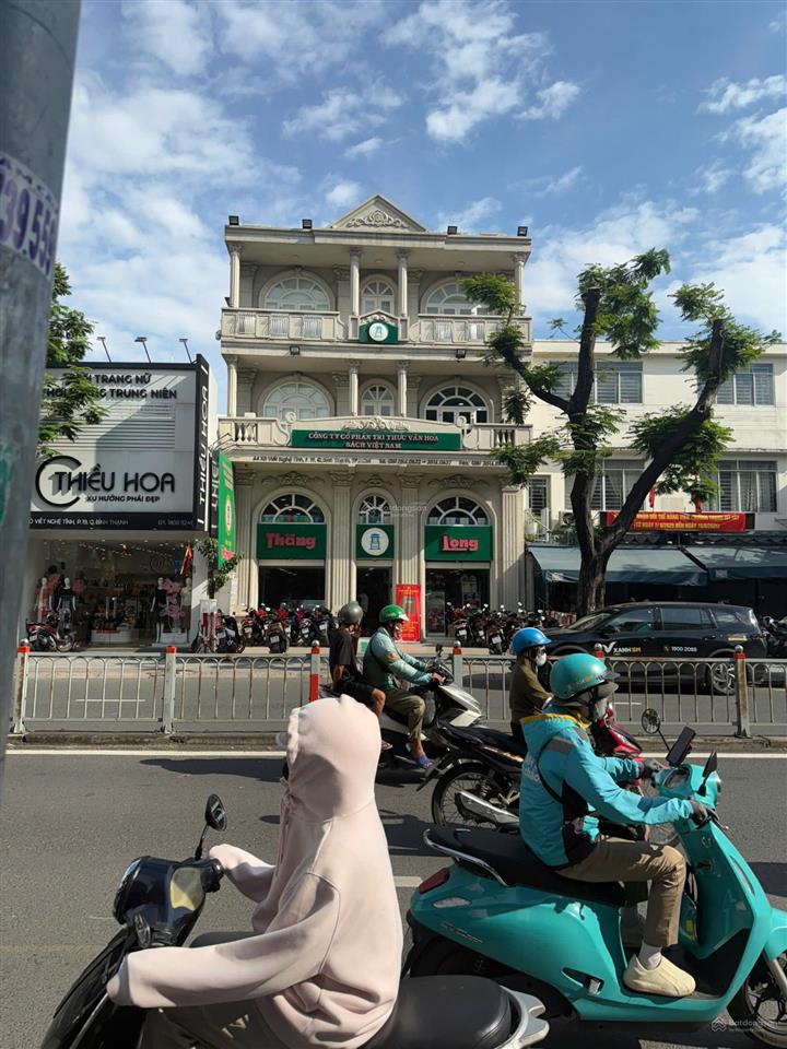 Mặt tiền xvnt ,ngang 9.8m x33 m nở hậu 14m .cn 350 m, 4 tầng ,hdt 137 triệu./th giá 69 tỷ