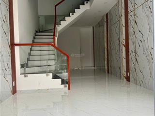 Nhà mới xây 100% hẻm 5m phạm văn chí