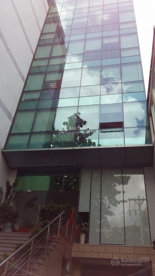 Văn phòng đẹp đường đào duy anh, giá hợp lý, nơi để xe rộng rãi và trang thiết bị hiện đại