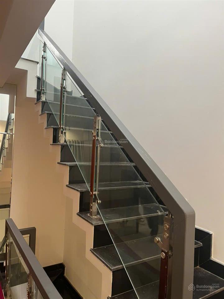 Bán nhà phố 3 tầng , p bình trưng tây , đường trước nhà 4m