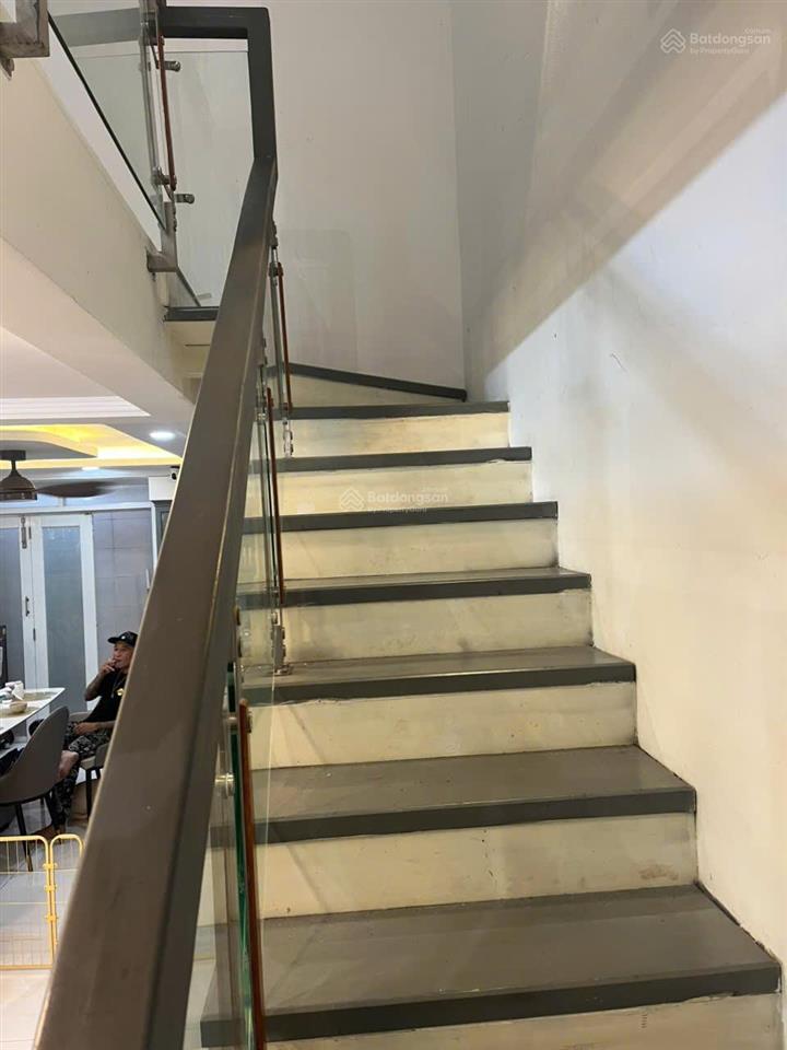 Bán nhà phố 3 tầng , p bình trưng tây , đường trước nhà 4m