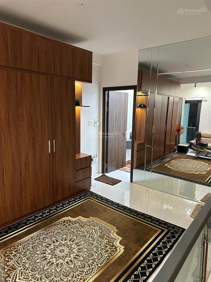 Bán nhà phố 3 tầng , p bình trưng tây , đường trước nhà 4m