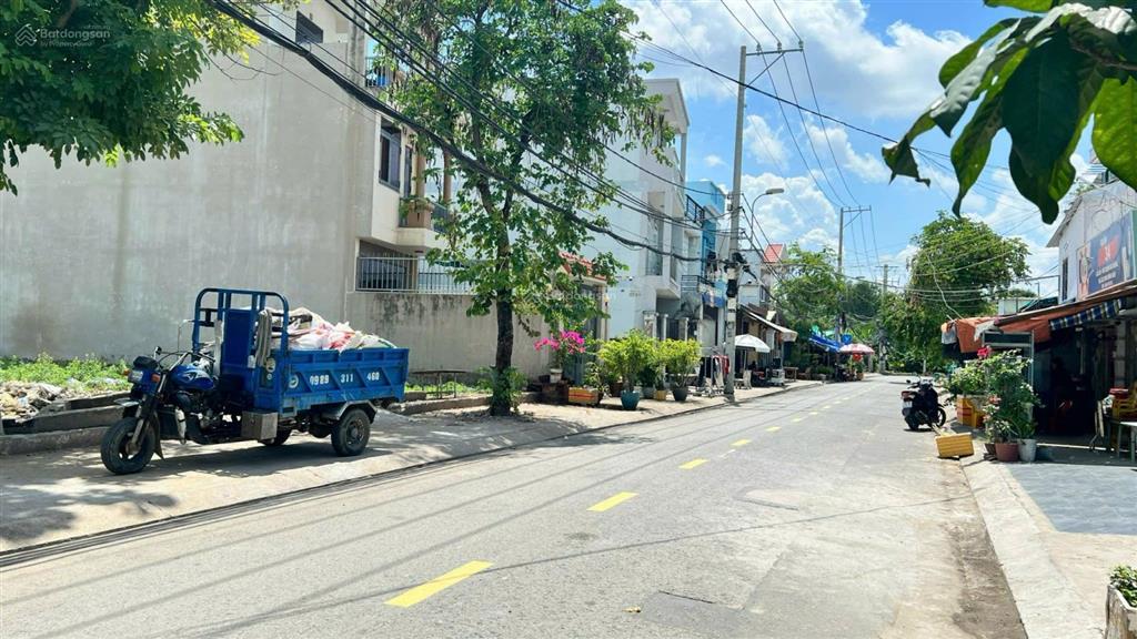 Bán đất 111,9m2 ( 4.5 x 24.86 ) , mặt đường 12m , vỉa hẻ 2m ,