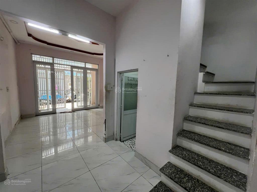 Bán nhà 1 lầu , 2 phòng ngủ / 2wc , hẻm nhựa 3,5m