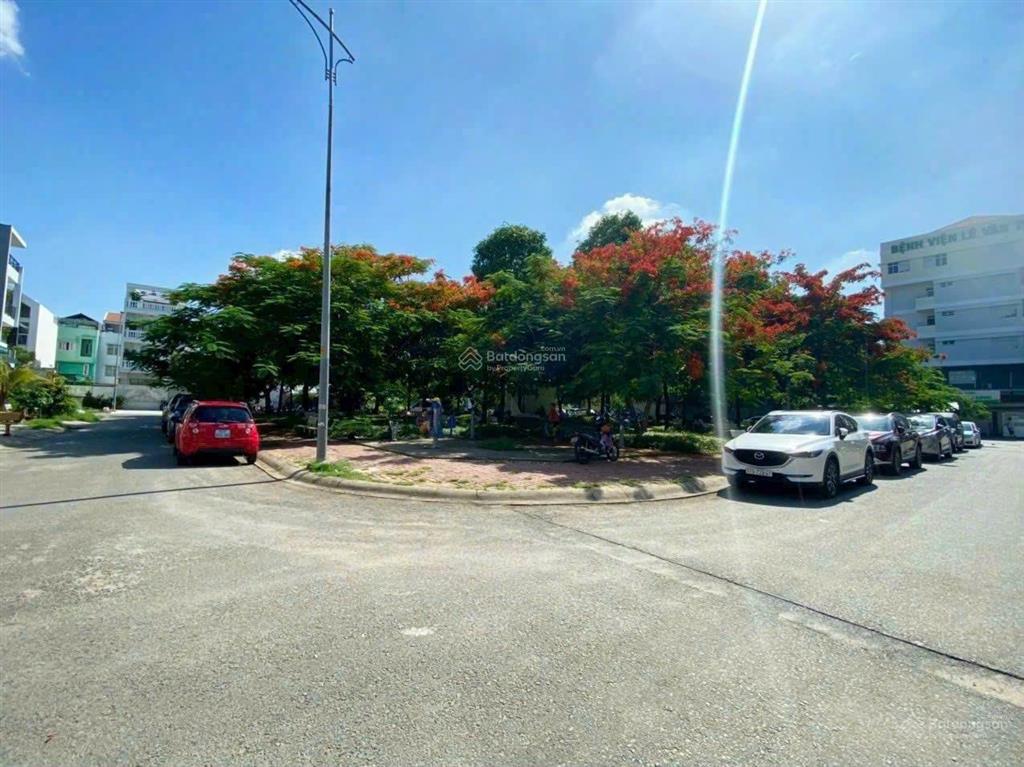 Bán gấp đất nền biệt thự 236,9m2 , lô góc , đối diện công viên