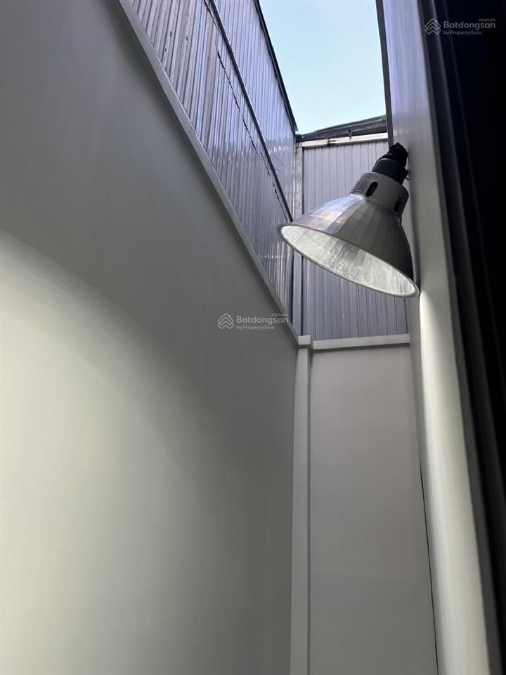 Bán nhà phố 4 tầng , gần chợ , mặt đường số thông thoáng